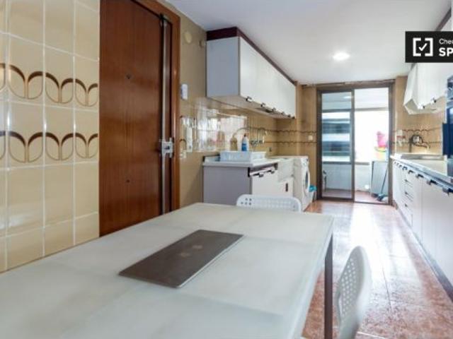 Habitación en piso compartido de 6 habitaciones en alquiler en Ciutat Jardí