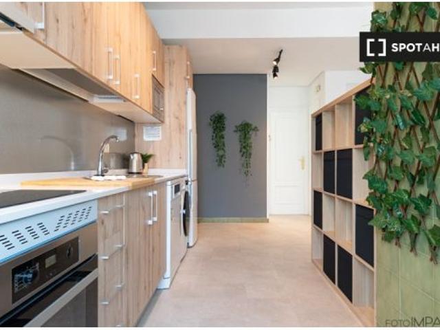 Habitación en piso compartido de 6 habitaciones en alquiler en Cuatro Caminos, Madrid