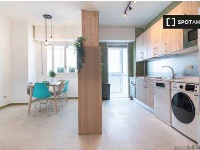 Habitación en piso compartido de 6 habitaciones en alquiler en Cuatro Caminos, Madrid