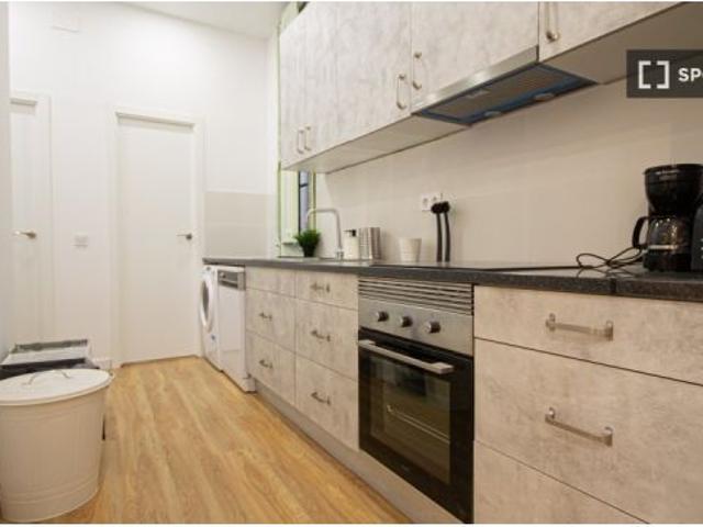Habitación en piso compartido de 6 habitaciones en alquiler en El Raval, gastos incluidos, perfecta