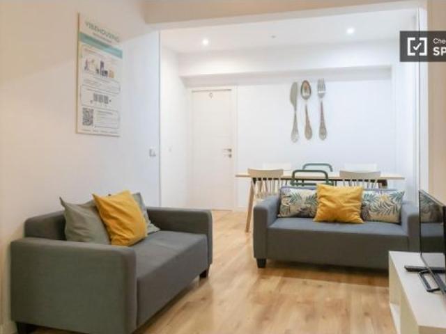 Habitación en piso compartido de 6 habitaciones en alquiler en Gaztambide, perfecta para estudiantes