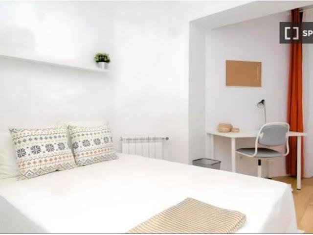 Habitación en piso compartido de 6 habitaciones en alquiler en Gaztambide, perfecta para estudiantes