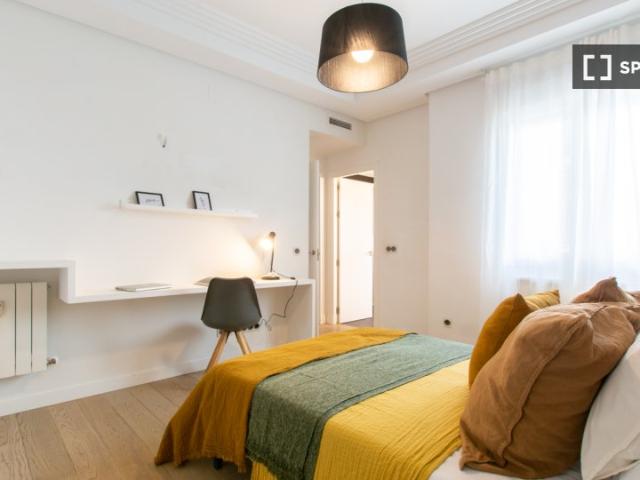 Habitación en piso compartido de 6 habitaciones en alquiler en Ibiza, Madrid