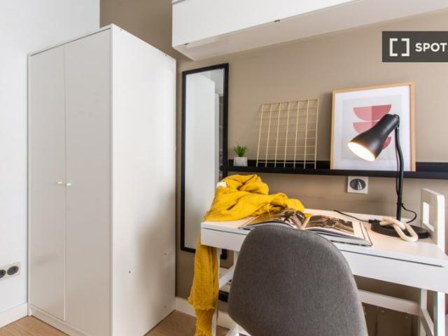 Habitación en piso compartido de 6 habitaciones en alquiler en Ibiza, Madrid