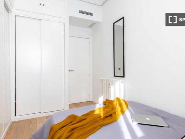 Habitación en piso compartido de 6 habitaciones en alquiler en Ibiza, Madrid