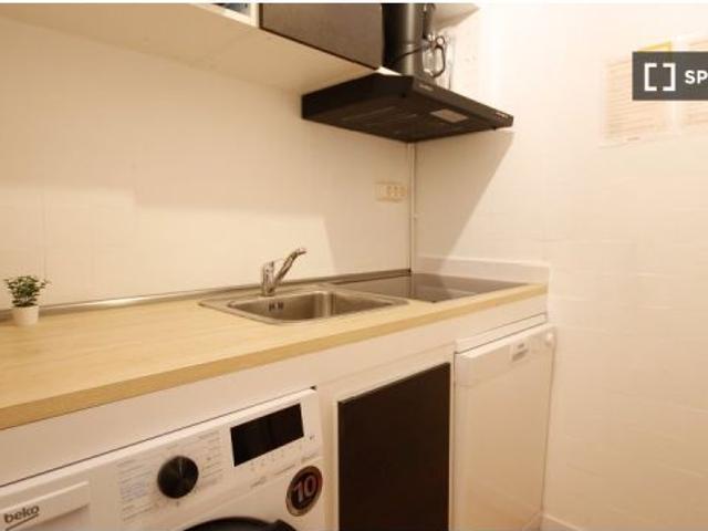 Habitación en piso compartido de 6 habitaciones en alquiler en La Dreta de l' Eixample, gast