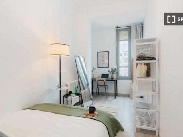 Habitación en piso compartido de 6 habitaciones en alquiler en La Gran Vía, solo para profesionales
