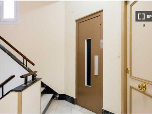 Habitación en piso compartido de 6 habitaciones en alquiler en Madrid, gastos incluidos