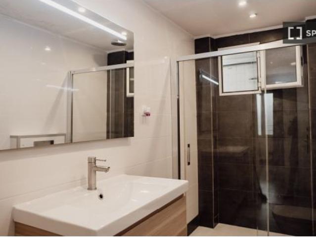 Habitación en piso compartido de 6 habitaciones en alquiler en Sant Antoni, se admiten profesionales