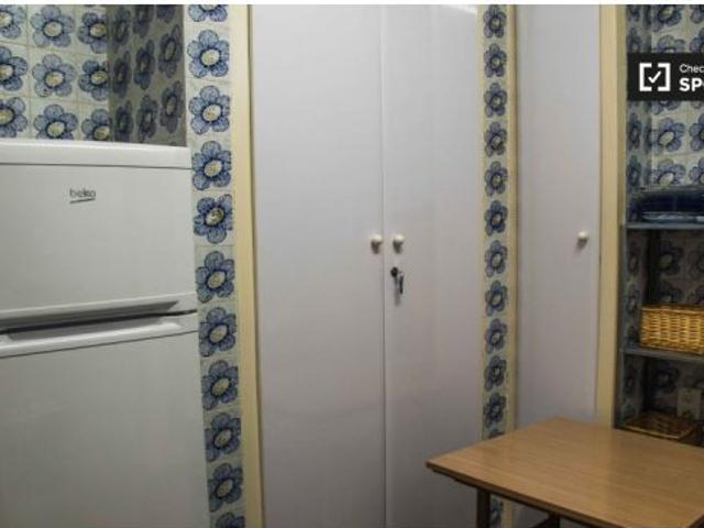 Habitación en piso compartido de 6 habitaciones en alquiler en Sant Francesc