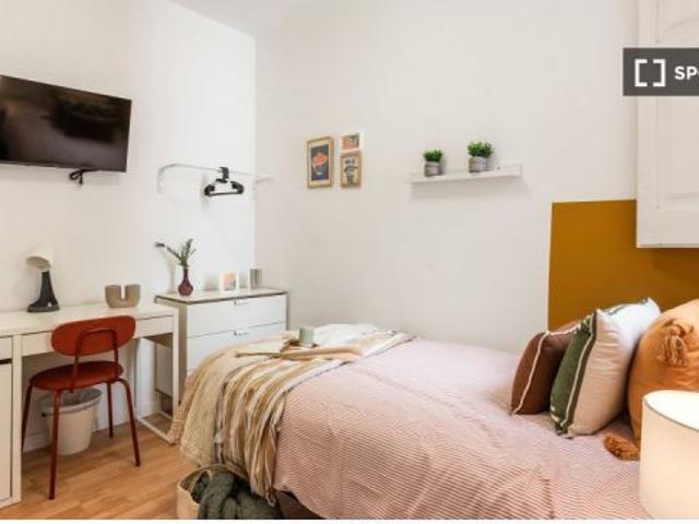 Habitación en piso compartido de 6 habitaciones en alquiler en Sants, no se admiten parejas