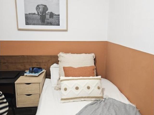 Habitación en piso compartido de 6 habitaciones en Barcelona