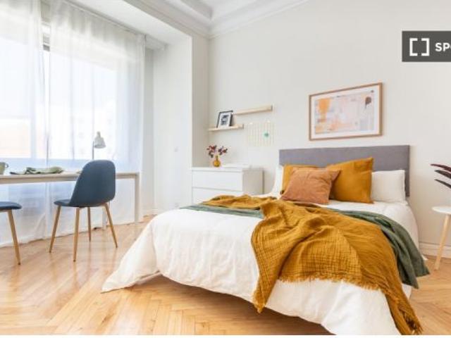 Habitación en piso compartido de 6 habitaciones en Castellana. Solo para estudiantes y profesionales