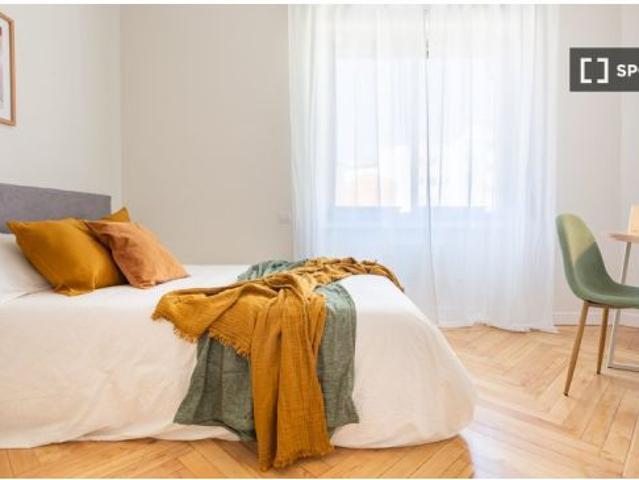 Habitación en piso compartido de 6 habitaciones en Castellana. Solo para estudiantes y profesionales