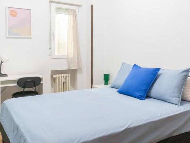 Habitación en piso compartido de 6 habitaciones en Castillejos, Madrid