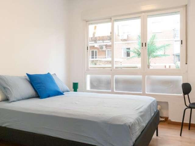 Habitación en piso compartido de 6 habitaciones en Castillejos, Madrid
