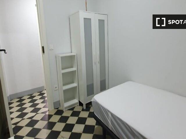 Habitación en piso compartido de 6 habitaciones en Centro Sagrario, Granada