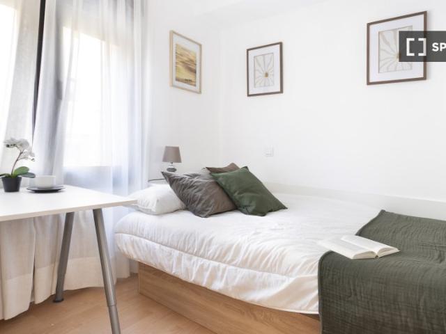 Habitación en piso compartido de 6 habitaciones en Cuatro Caminos, Madrid