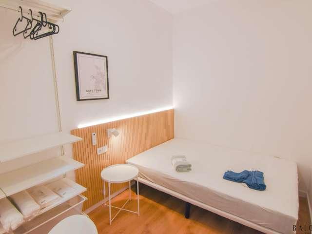 Habitación en piso compartido de 6 habitaciones en El Raval, Barcelona