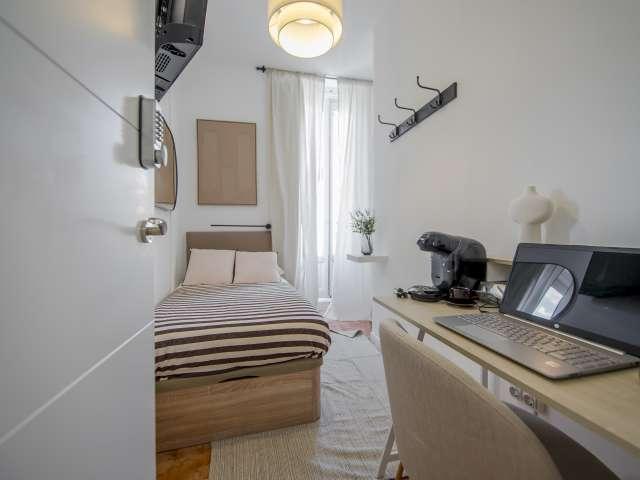 Habitación en piso compartido de 6 habitaciones en Embajadores, Madrid