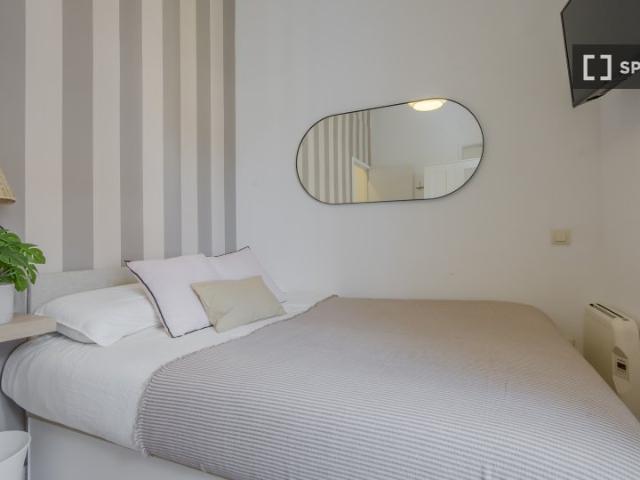 Habitación en piso compartido de 6 habitaciones en Embajadores, Madrid