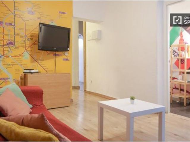 Habitación en piso compartido de 6 habitaciones en la zona universitaria de Madrid para profesionale