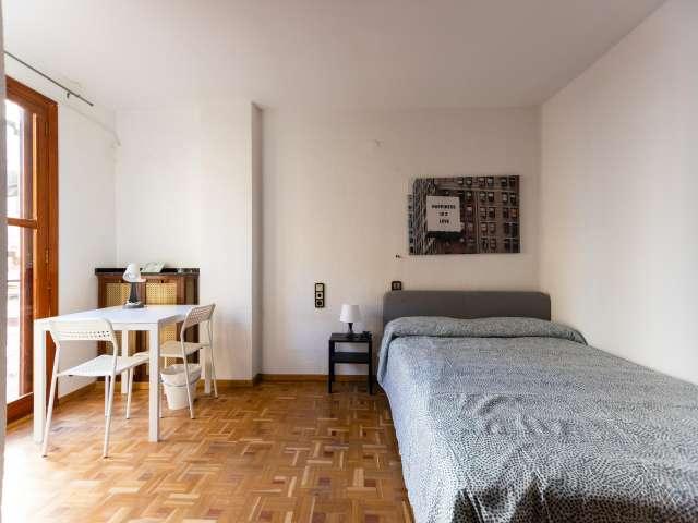 Habitación en piso compartido de 6 habitaciones en La Roqueta, Valencia