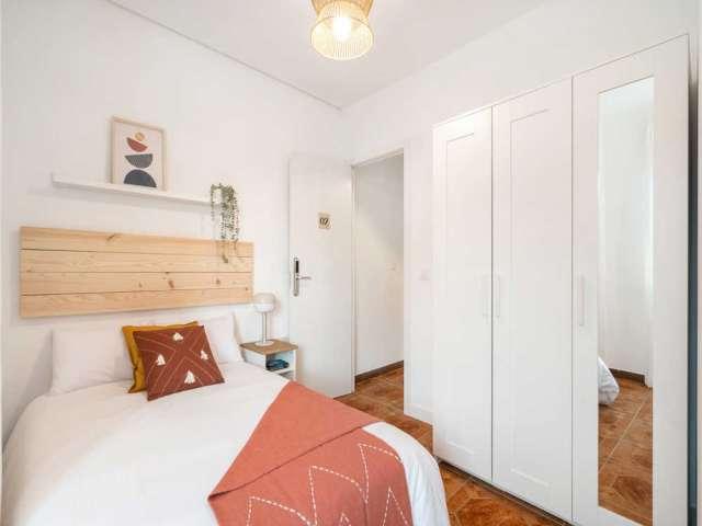 Habitación en piso compartido de 6 habitaciones en Madrid