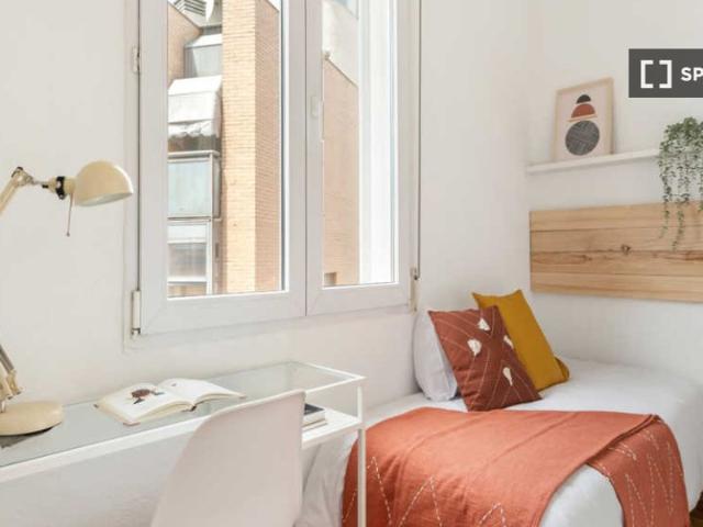 Habitación en piso compartido de 6 habitaciones en Madrid