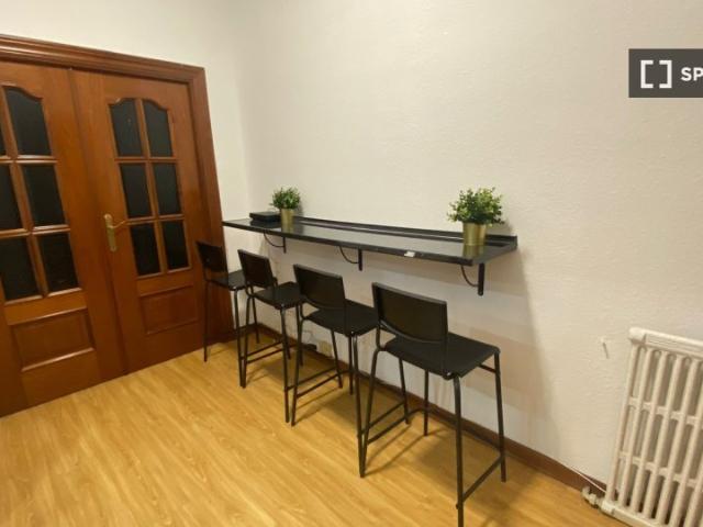 Habitación en piso compartido de 6 habitaciones en Niño Jesús, Madrid