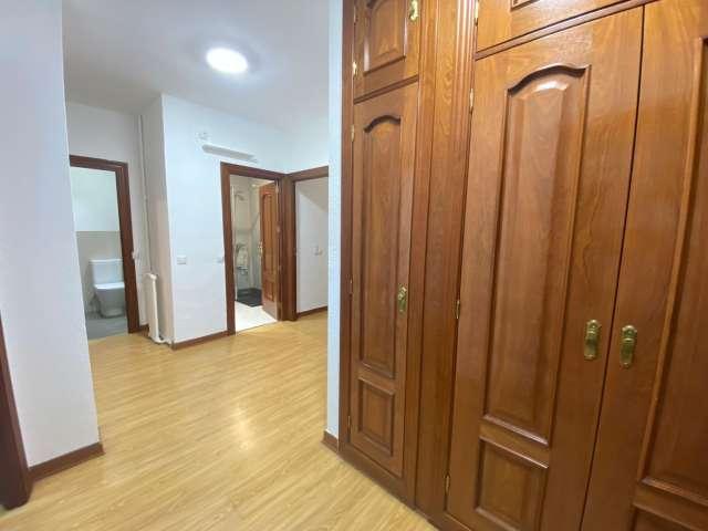Habitación en piso compartido de 6 habitaciones en Niño Jesús, Madrid