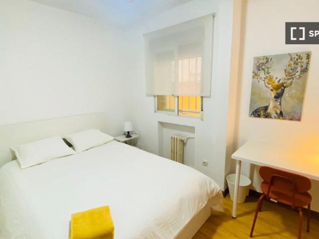 Habitación en piso compartido de 6 habitaciones en Niño Jesús, Madrid