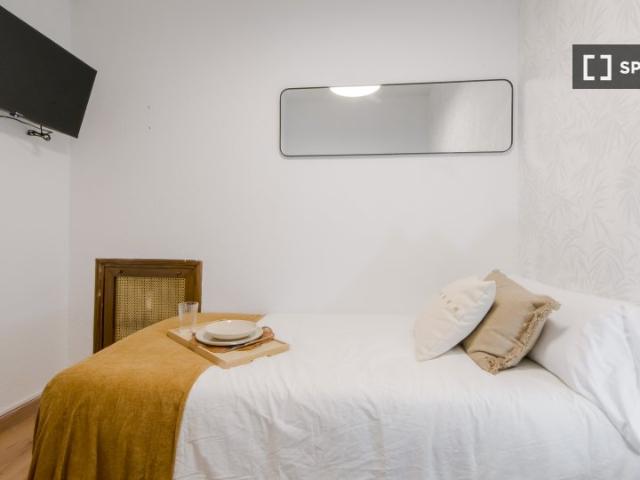 Habitación en piso compartido de 6 habitaciones en Palacio, Madrid
