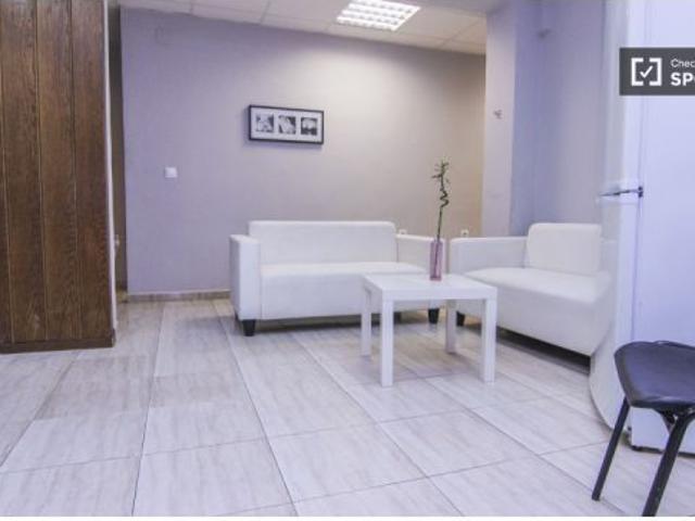 Habitación en piso compartido de 6 habitaciones en Sant Francesc, gastos incluidos, solo para profes