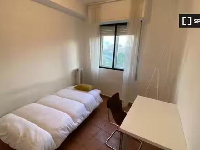 Habitación en piso compartido de 6 habitaciones en San Isidro.