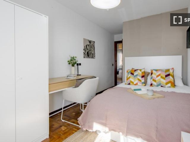 Habitación en piso compartido de 6 habitaciones, Los Cármenes, Madrid