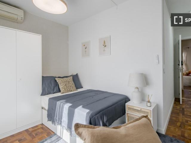 Habitación en piso compartido de 6 habitaciones, Los Cármenes, Madrid