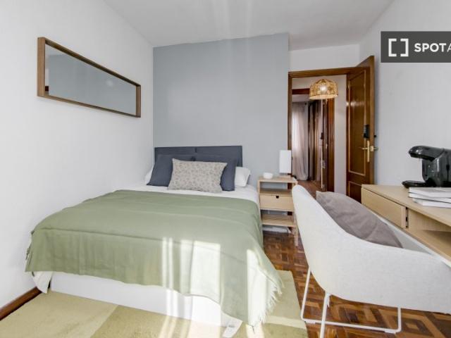 Habitación en piso compartido de 6 habitaciones, Los Cármenes, Madrid