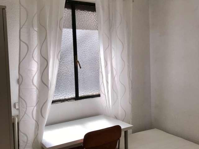 Habitación en piso compartido en alquiler en San Isidro, Madrid