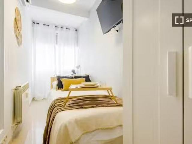 Habitación en piso compartido de 7 habitaciones en alquiler en.