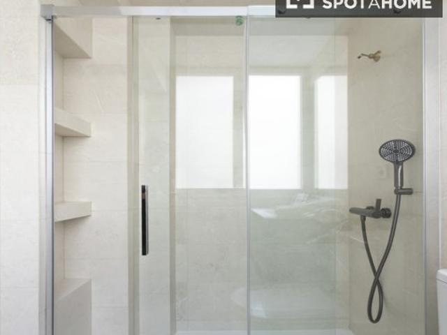 Habitación en piso de 7 habitaciones Vallehermoso, Madrid