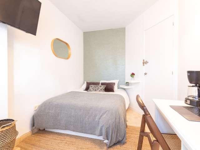 Habitación en piso compartido de 7 habitaciones en alquiler en Alicante