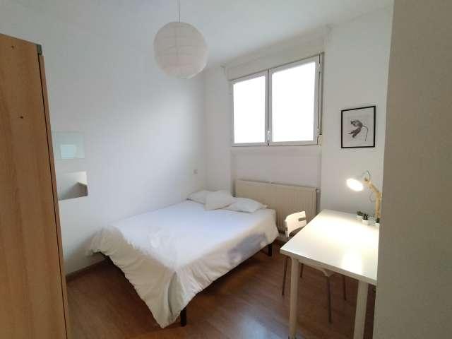 Habitación en piso compartido de 7 habitaciones en alquiler en Bellas Vistas