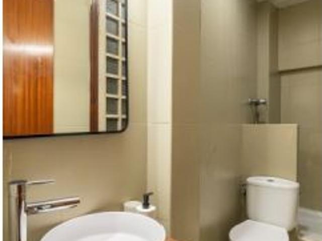 Habitación en piso compartido de 7 habitaciones en alquiler en El Raval