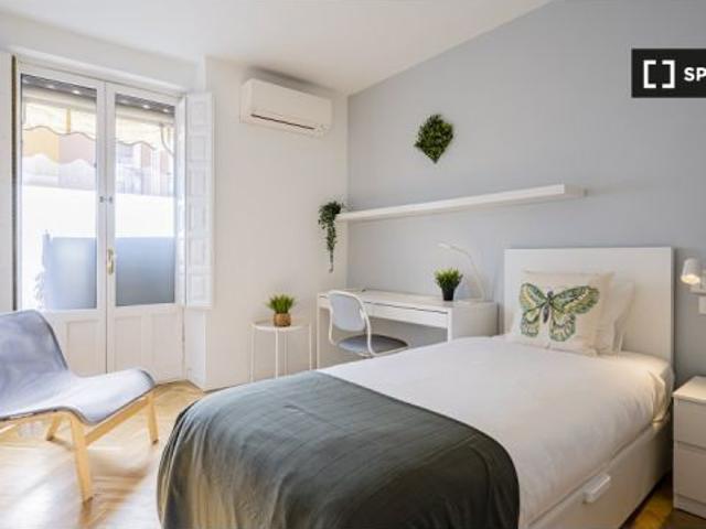 Habitación en piso compartido de 7 habitaciones en alquiler en Imperial, perfecta para profesionales