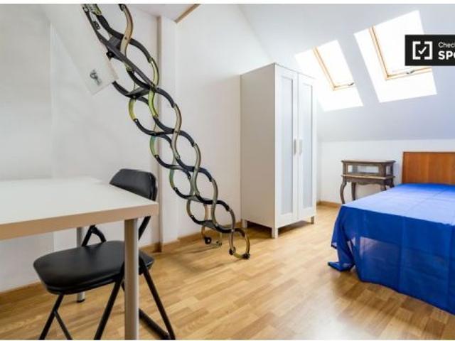 Habitación en piso compartido de 7 habitaciones en alquiler en Mestalla perfecta para profesionales