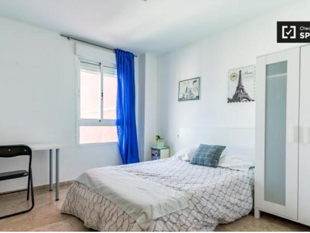 Habitación en piso compartido de 7 habitaciones en alquiler en Mestalla perfecta para profesionales