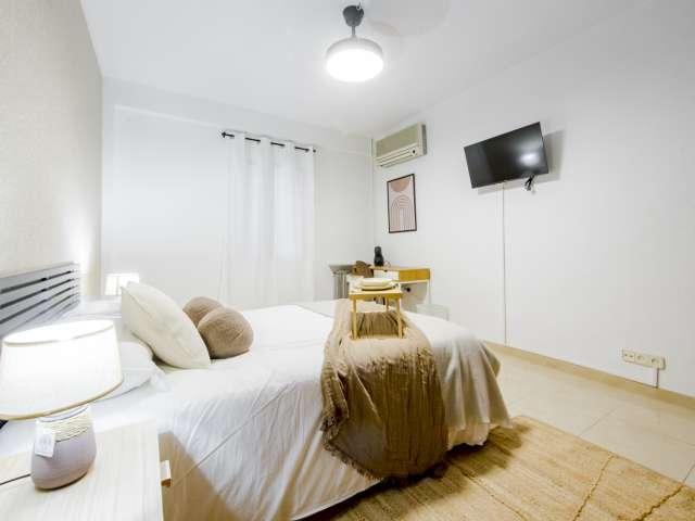 Habitación en piso compartido de 7 habitaciones en alquiler en Pacífico, Madrid