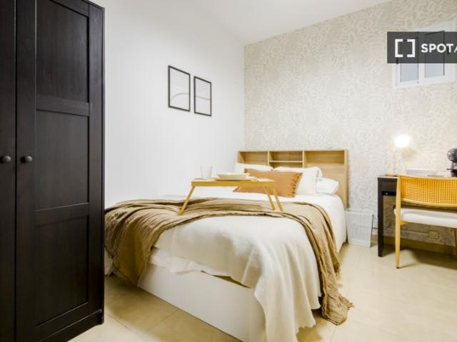 Habitación en piso compartido de 7 habitaciones en alquiler en Pacífico, Madrid