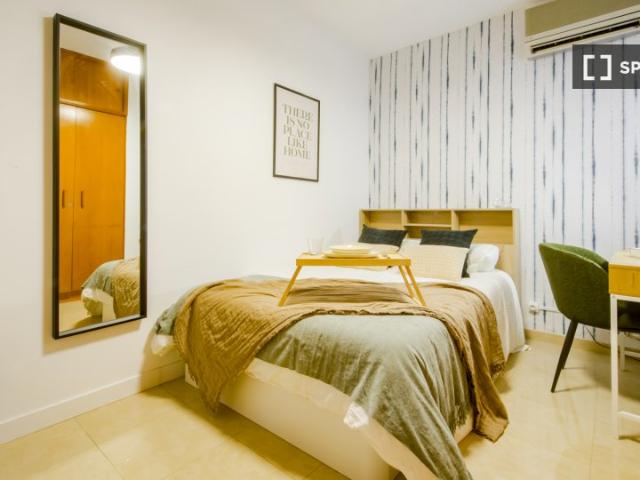 Habitación en piso compartido de 7 habitaciones en alquiler en Pacífico, Madrid